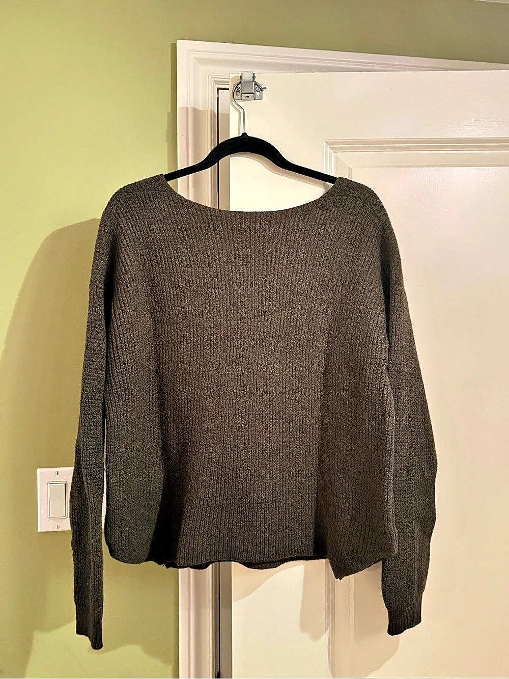 Wilfred Free Aritzia 100% Merino Wool V-Neck Sweater Olive Green 1X